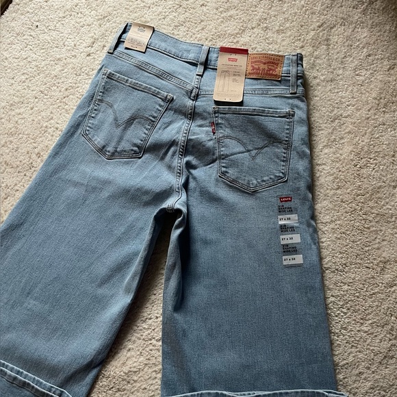 NWT Levi’s 318 Shaping Wide Leg Light Wash Size 27/32 - Picture 7 of 13
